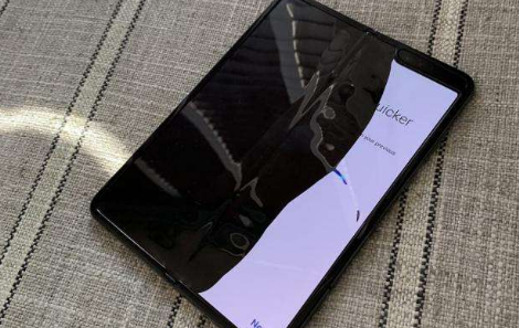 三星Galaxy Fold 2的泄漏暗示相机升级和金色型号