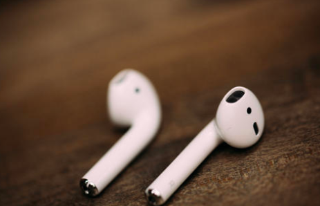 这是苹果AirPods 3有趣的专利