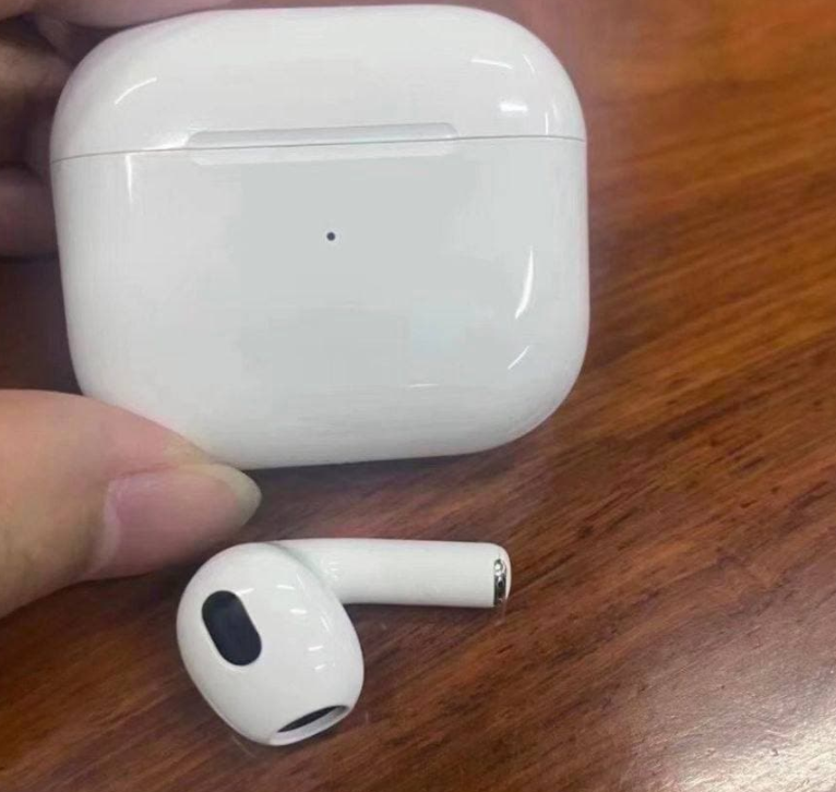 苹果正准备推出第三代AirPods，也称为AirPods3